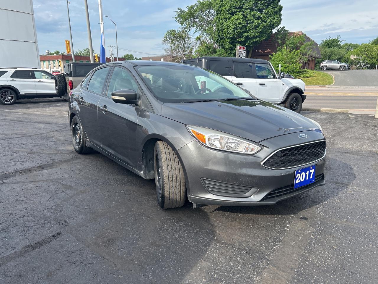 2017 Ford Focus SE 2.0L HEATED SEATS LOW KMS ONLY 110,500KM! Photo