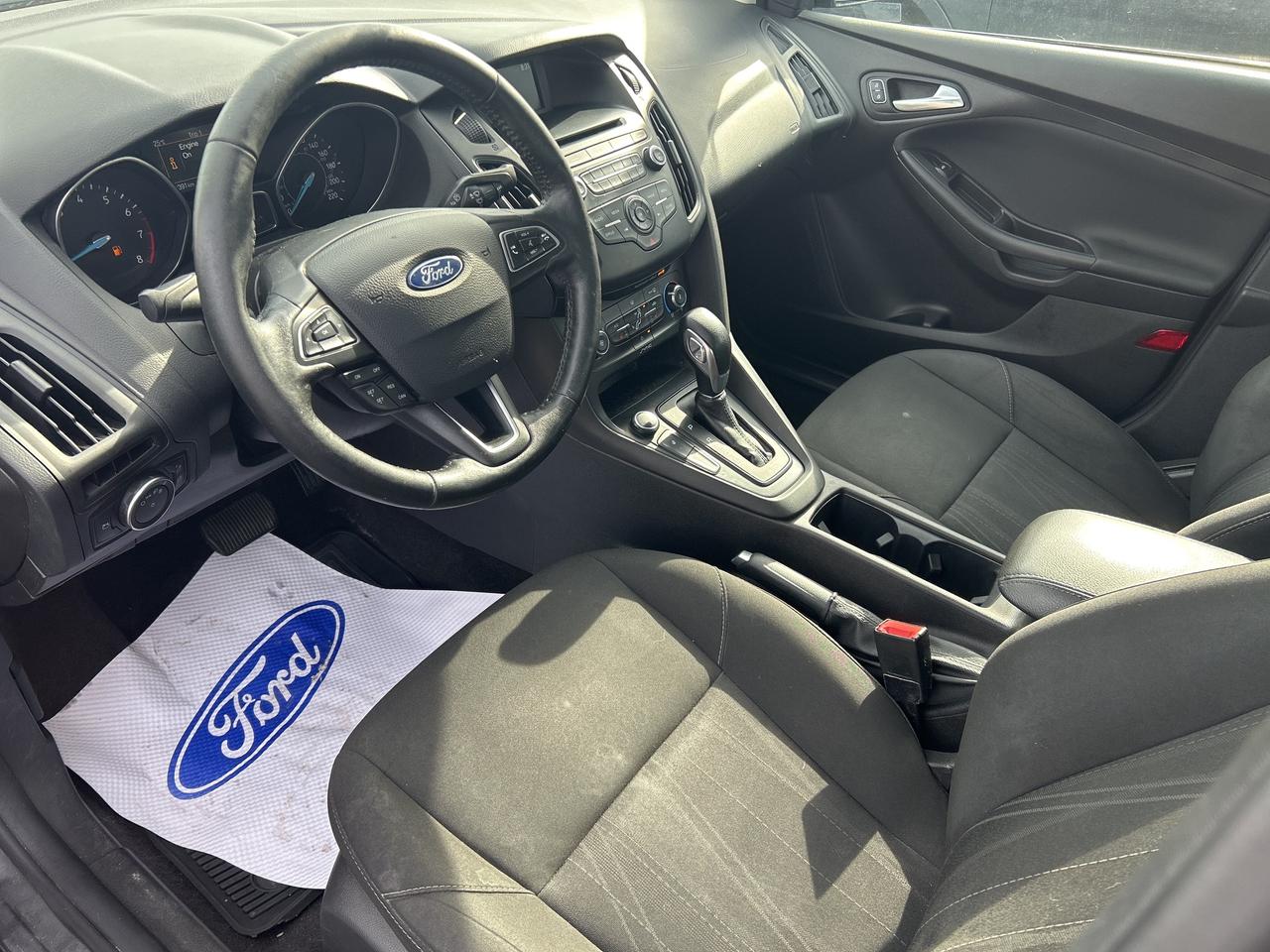 2017 Ford Focus SE 2.0L HEATED SEATS LOW KMS ONLY 110,500KM! Photo