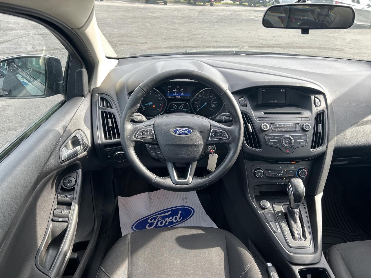 2017 Ford Focus SE 2.0L HEATED SEATS LOW KMS ONLY 110,500KM! Photo