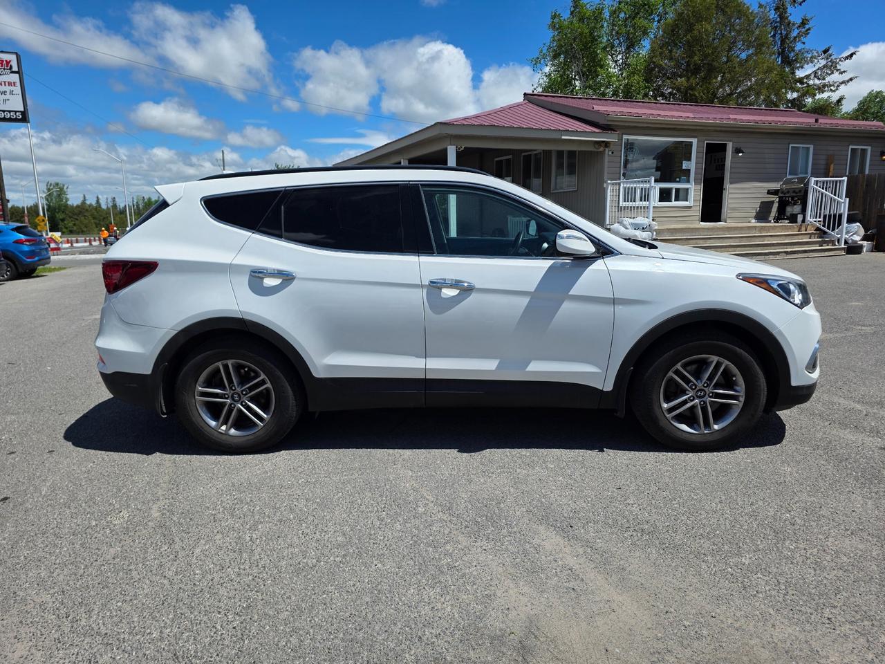 2018 Hyundai Santa Fe Sport 2.4 SE 4dr All-Wheel Drive Photo4