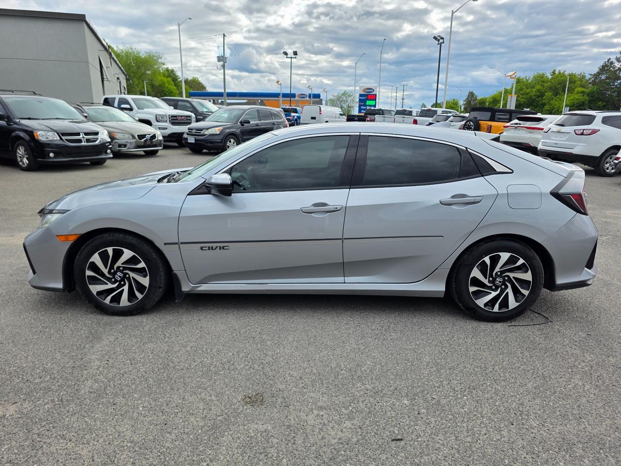 2017 Honda Civic LX (CVT) 4dr Hatchback Photo