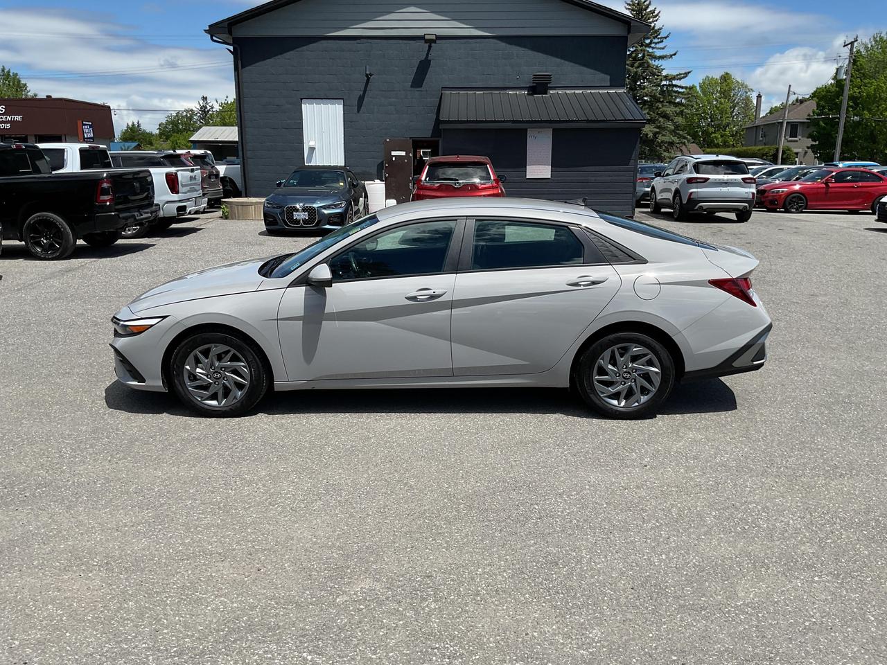 2025 Hyundai Elantra  Photo2