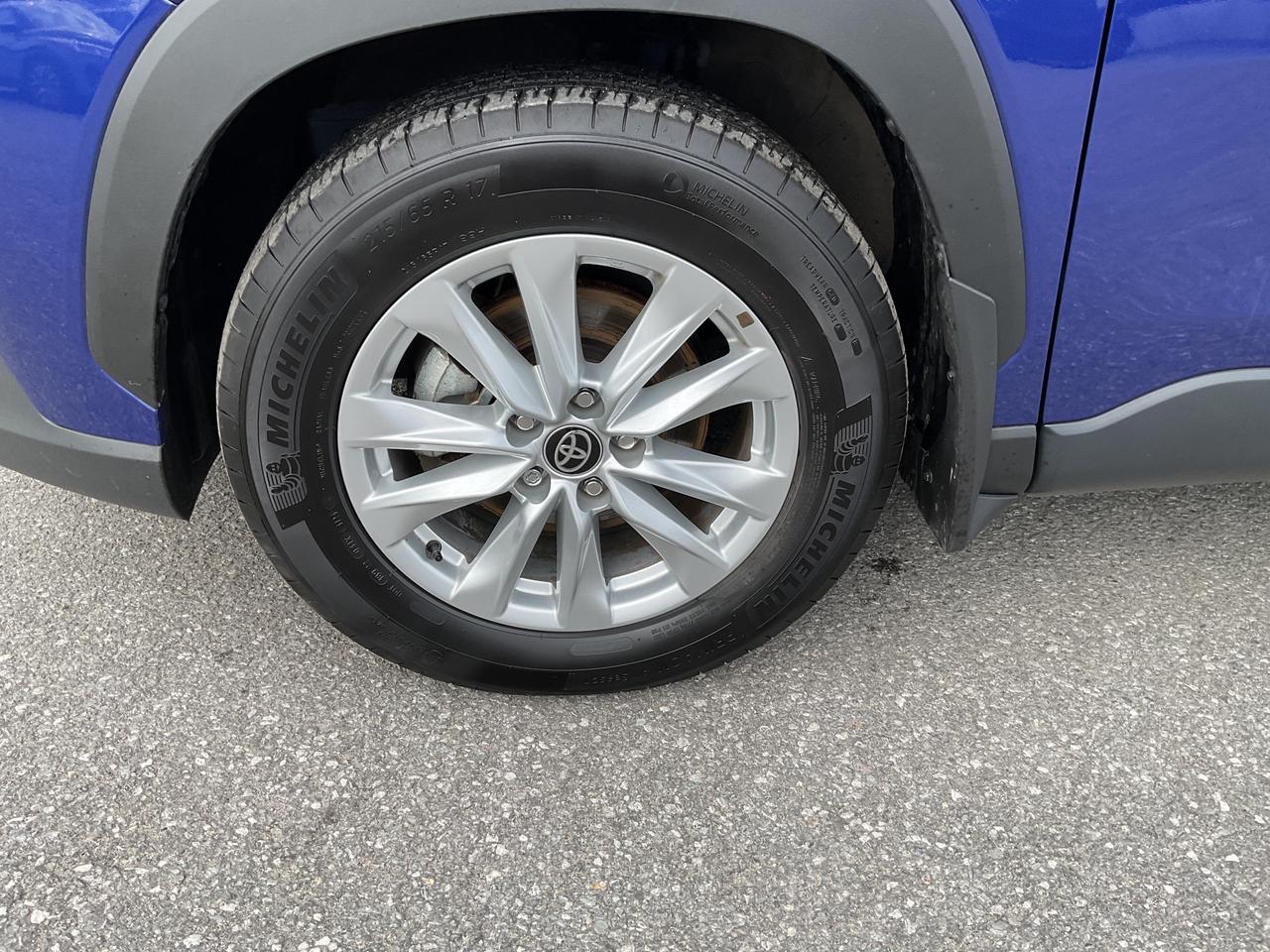 2025 Toyota Corolla Cross LE 4dr All-Wheel Drive Photo