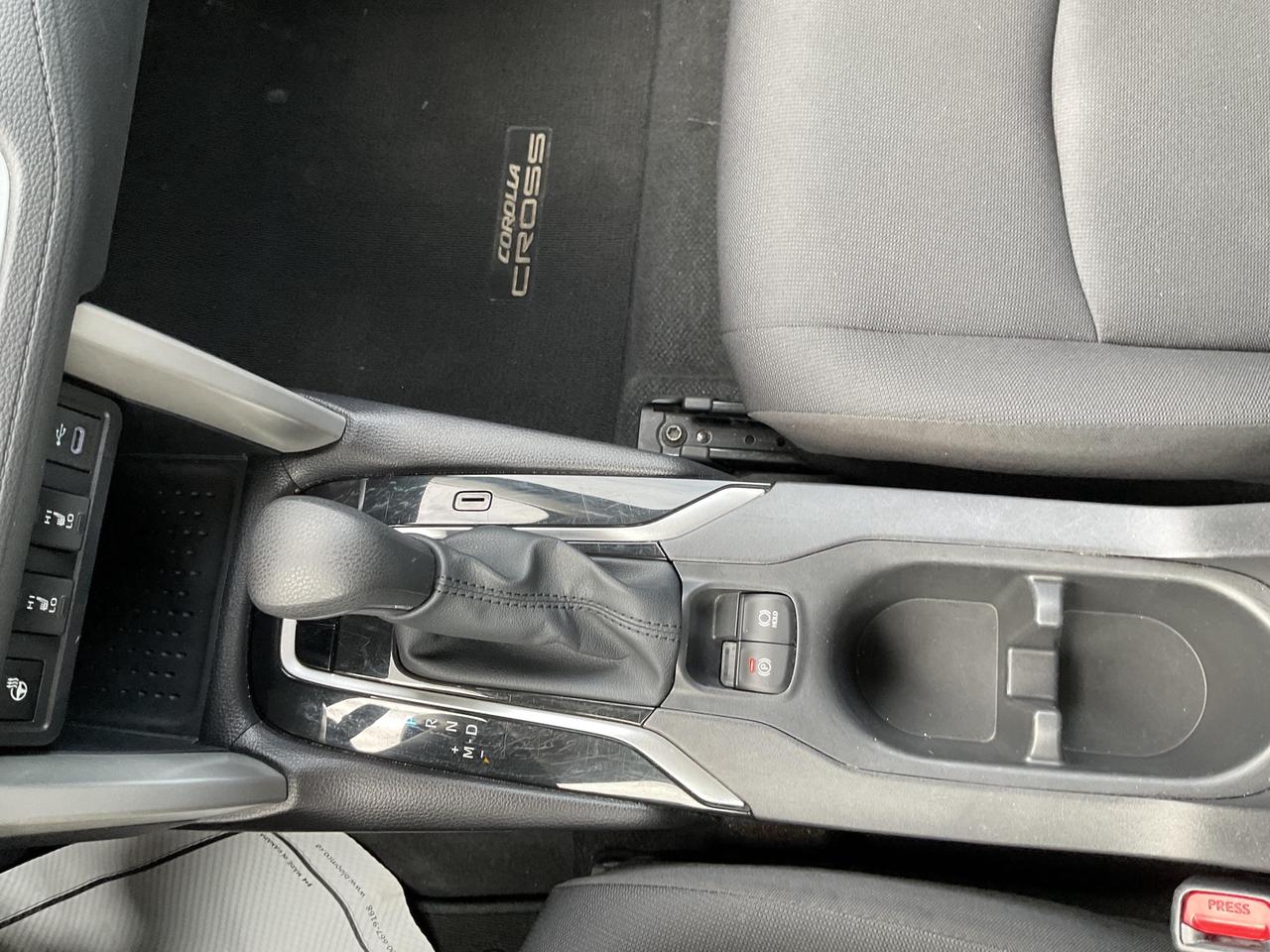 2025 Toyota Corolla Cross LE 4dr All-Wheel Drive Photo