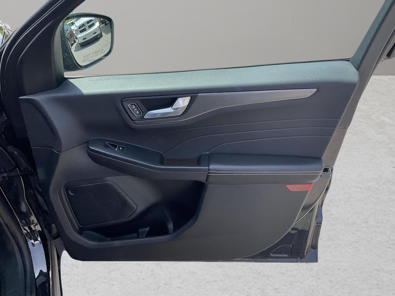 2025 Ford Escape PHEV 4dr Front-Wheel Drive Photo