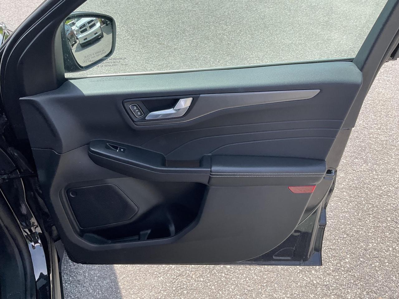 2025 Ford Escape PHEV 4dr Front-Wheel Drive Photo