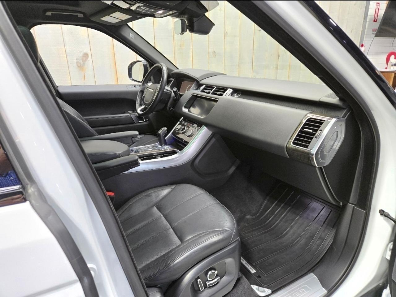 2017 Land Rover Range Rover Sport TD6 HSE 4x4 DIESEL Photo