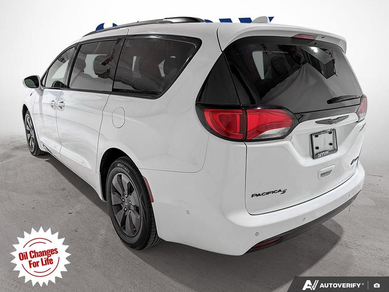 2020 Chrysler Pacifica Hybrid Limited 2WD Photo