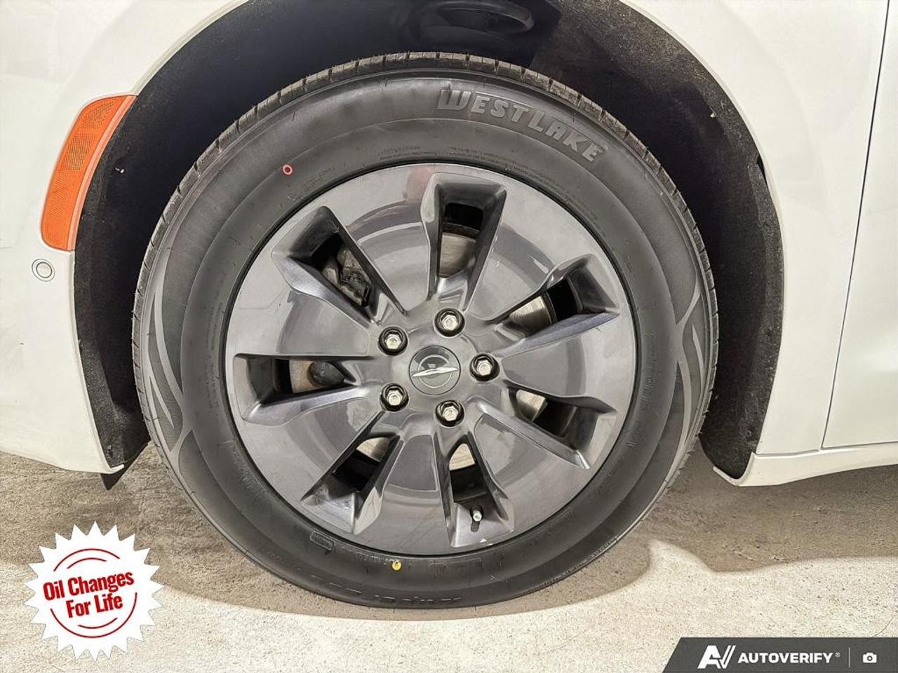 2020 Chrysler Pacifica Hybrid Limited 2WD Photo