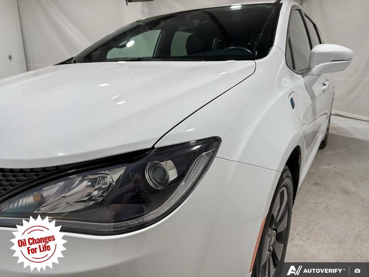 2020 Chrysler Pacifica Hybrid Limited 2WD Photo