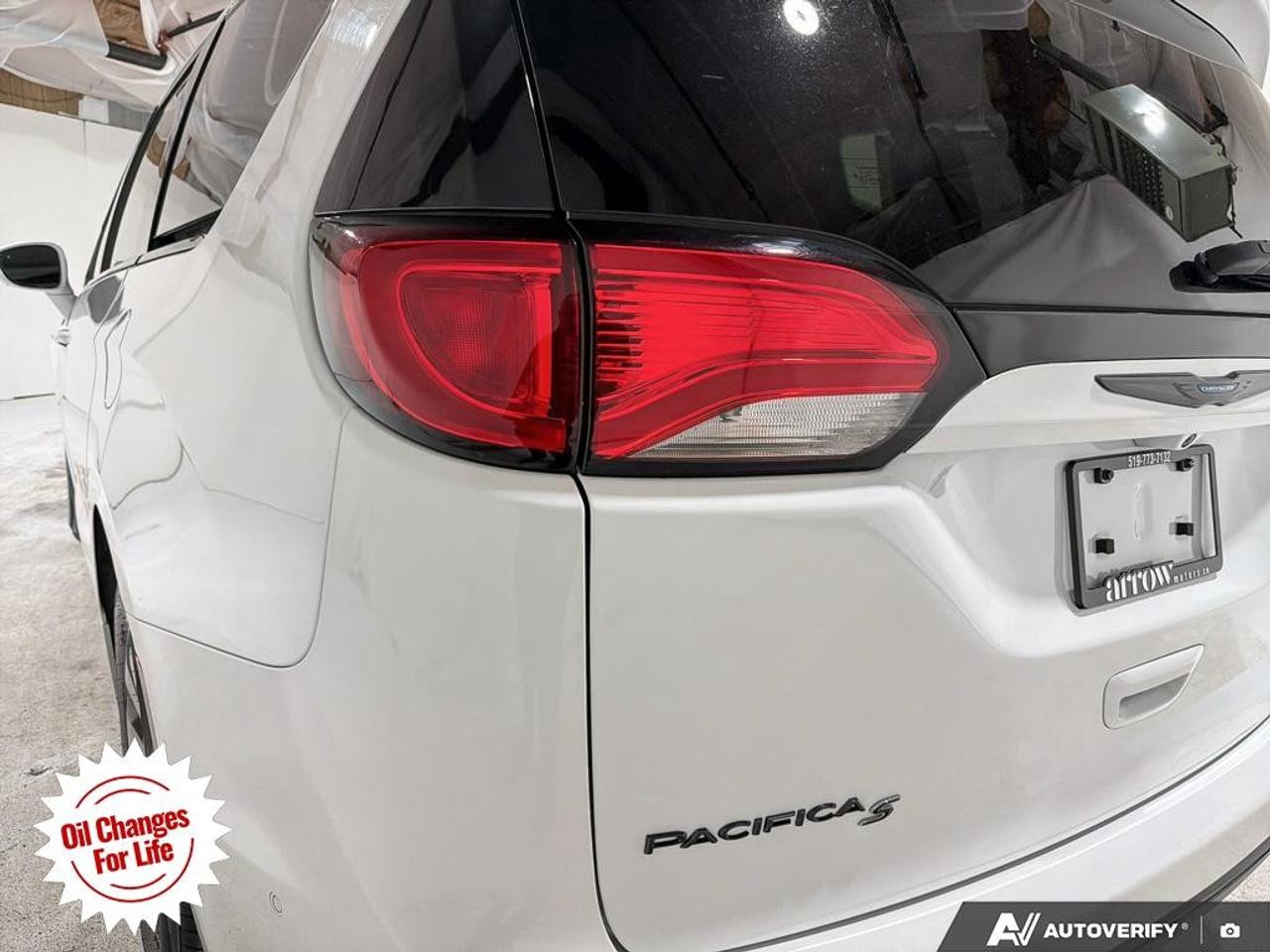 2020 Chrysler Pacifica Hybrid Limited 2WD Photo