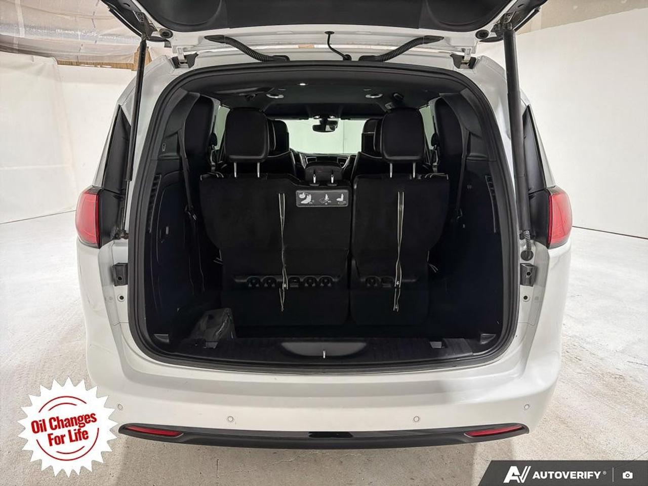 2020 Chrysler Pacifica Hybrid Limited 2WD Photo