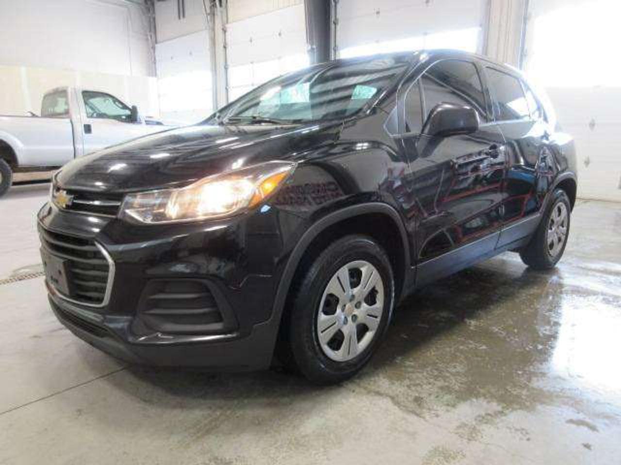 2018 Chevrolet Trax LS FWD, 6-SPEED MANUAL! CLEAN CARFAX, 160K! Photo