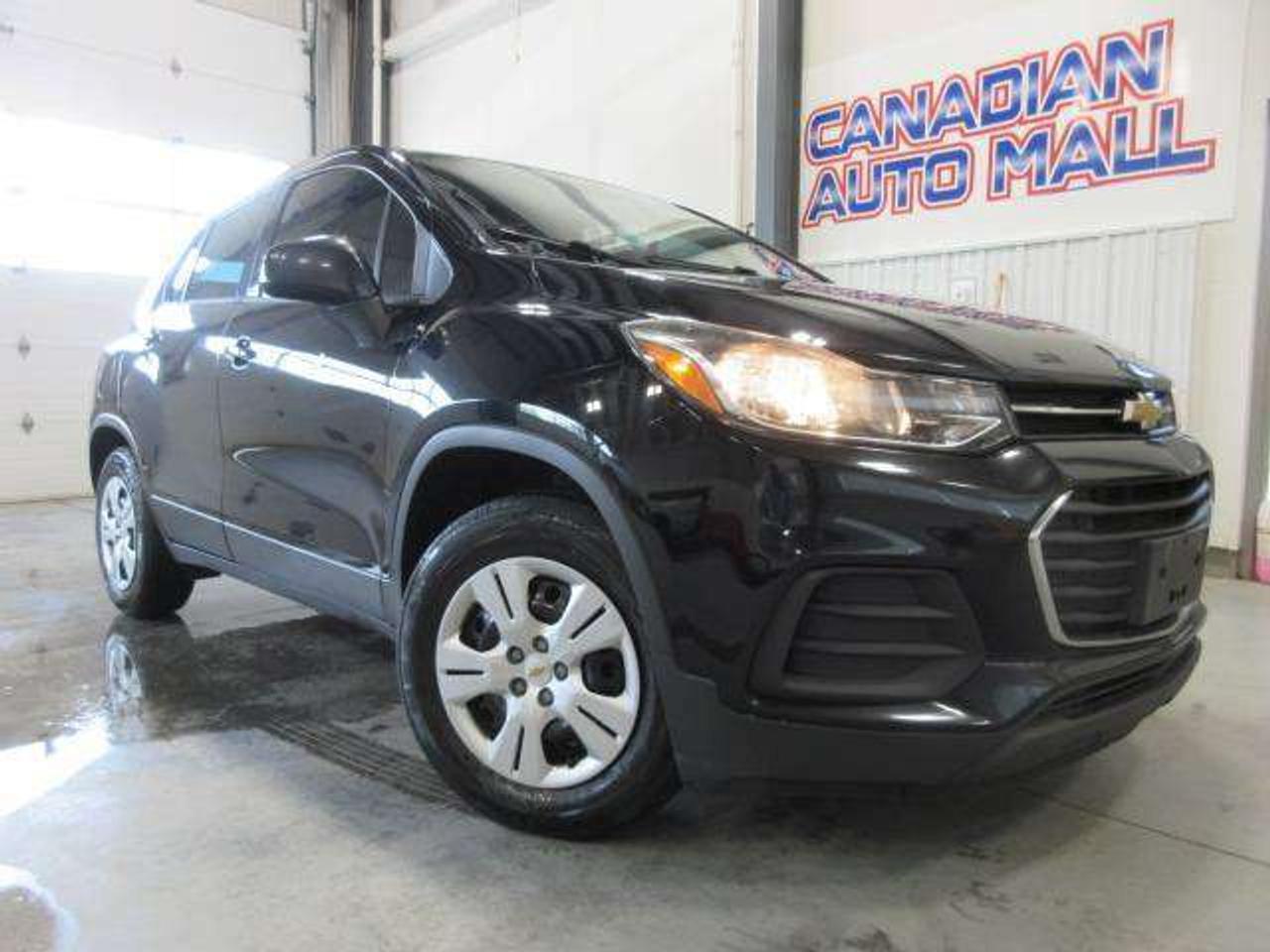 2018 Chevrolet Trax LS FWD, 6-SPEED MANUAL! CLEAN CARFAX, 160K! Photo