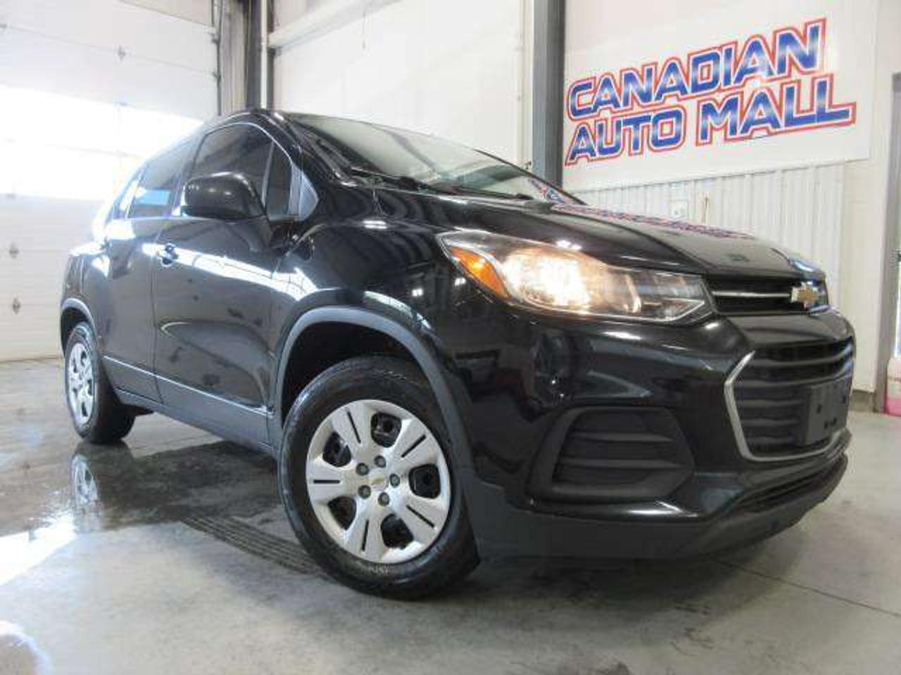 2018 Chevrolet Trax LS FWD, 6-SPEED MANUAL! CLEAN CARFAX, 160K! Photo