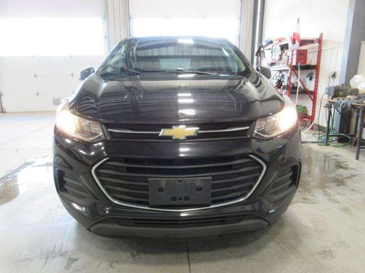 2018 Chevrolet Trax LS FWD, 6-SPEED MANUAL! CLEAN CARFAX, 160K! Photo