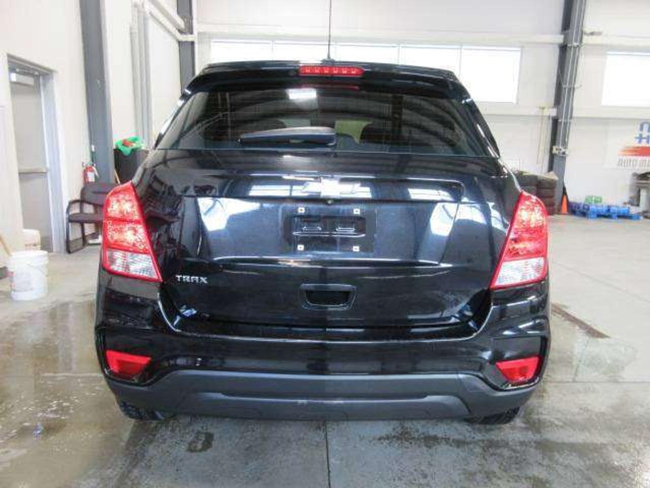 2018 Chevrolet Trax LS FWD, 6-SPEED MANUAL! CLEAN CARFAX, 160K! Photo