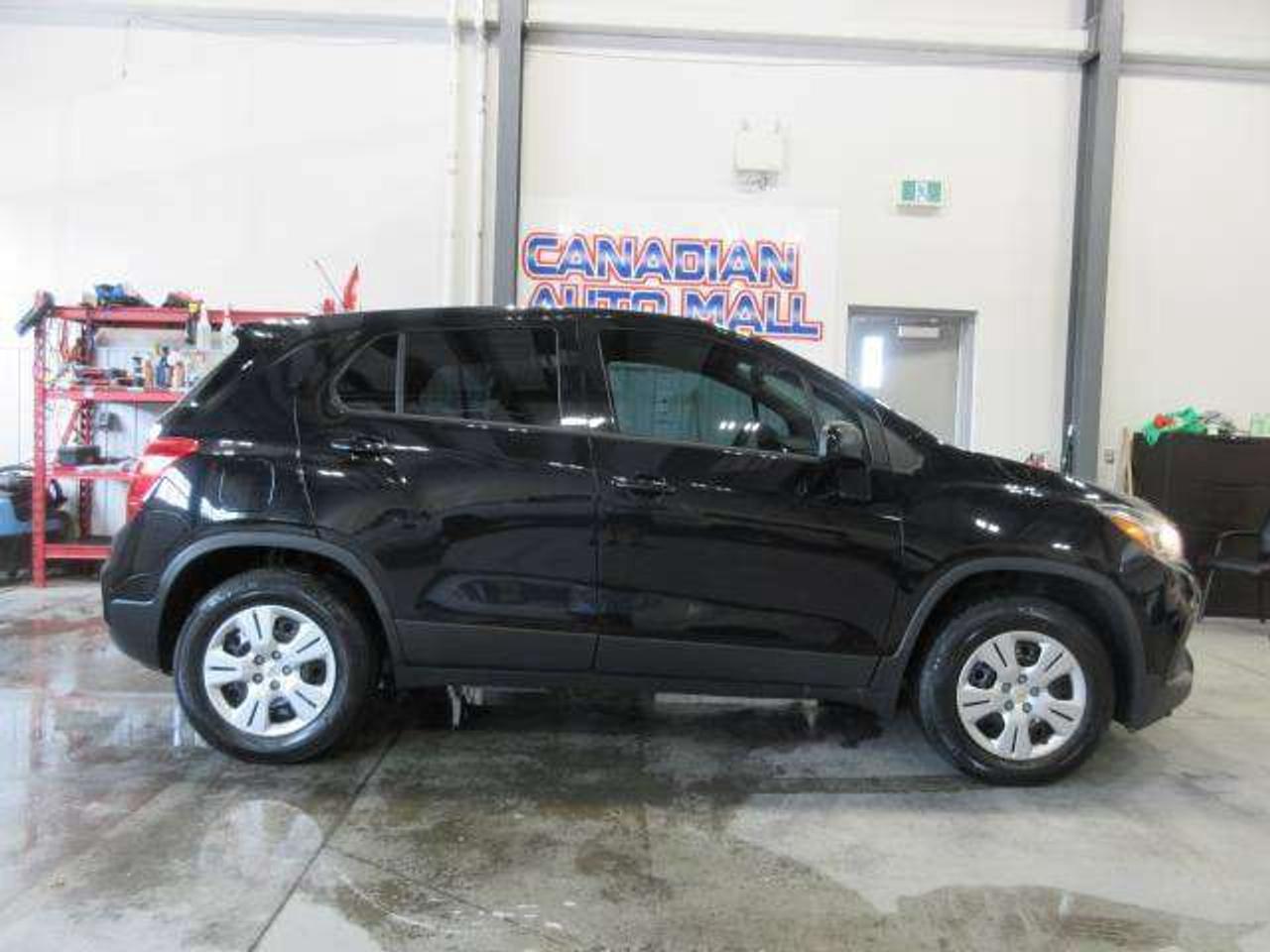 2018 Chevrolet Trax LS FWD, 6-SPEED MANUAL! CLEAN CARFAX, 160K! Photo