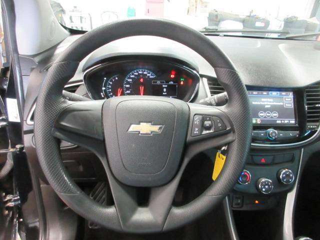 2018 Chevrolet Trax LS FWD, 6-SPEED MANUAL! CLEAN CARFAX, 160K! Photo
