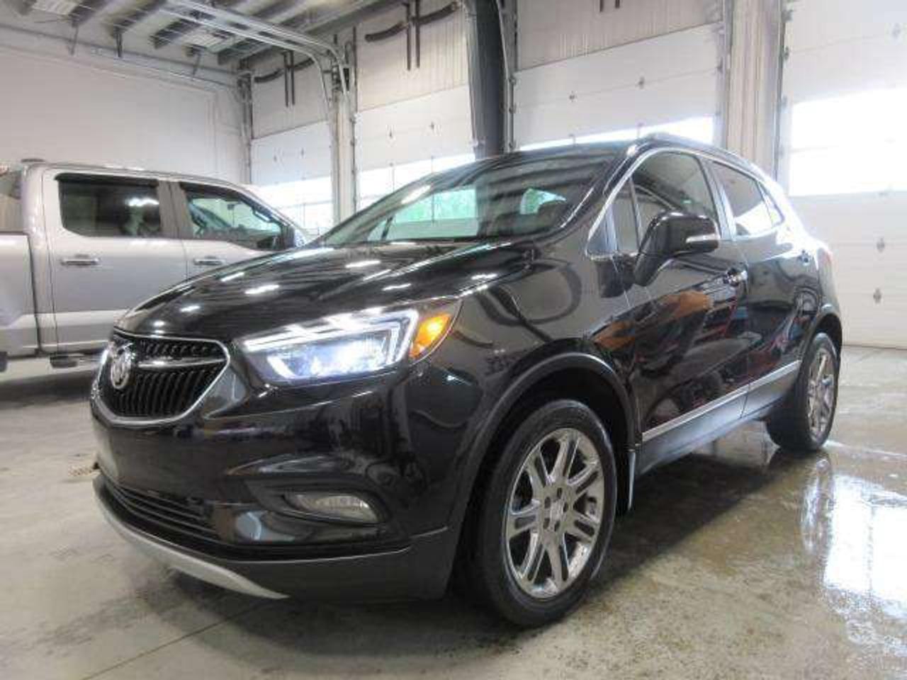 2018 Buick Encore GX ESSENCE AWD, NAV, ROOF, LEATHER, JUST 43K! Photo