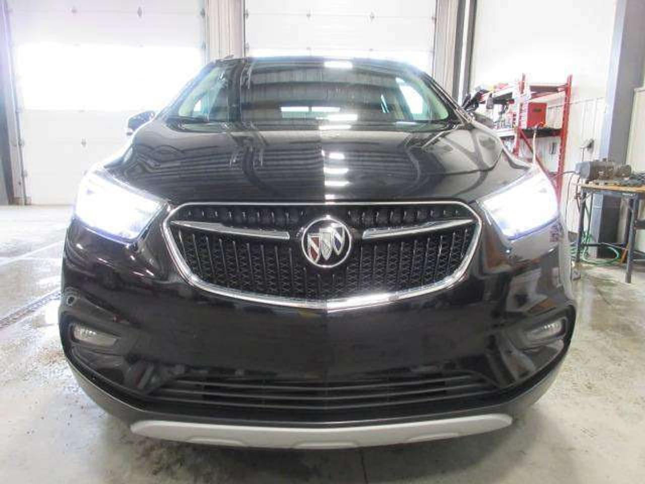 2018 Buick Encore GX ESSENCE AWD, NAV, ROOF, LEATHER, JUST 43K! Photo2