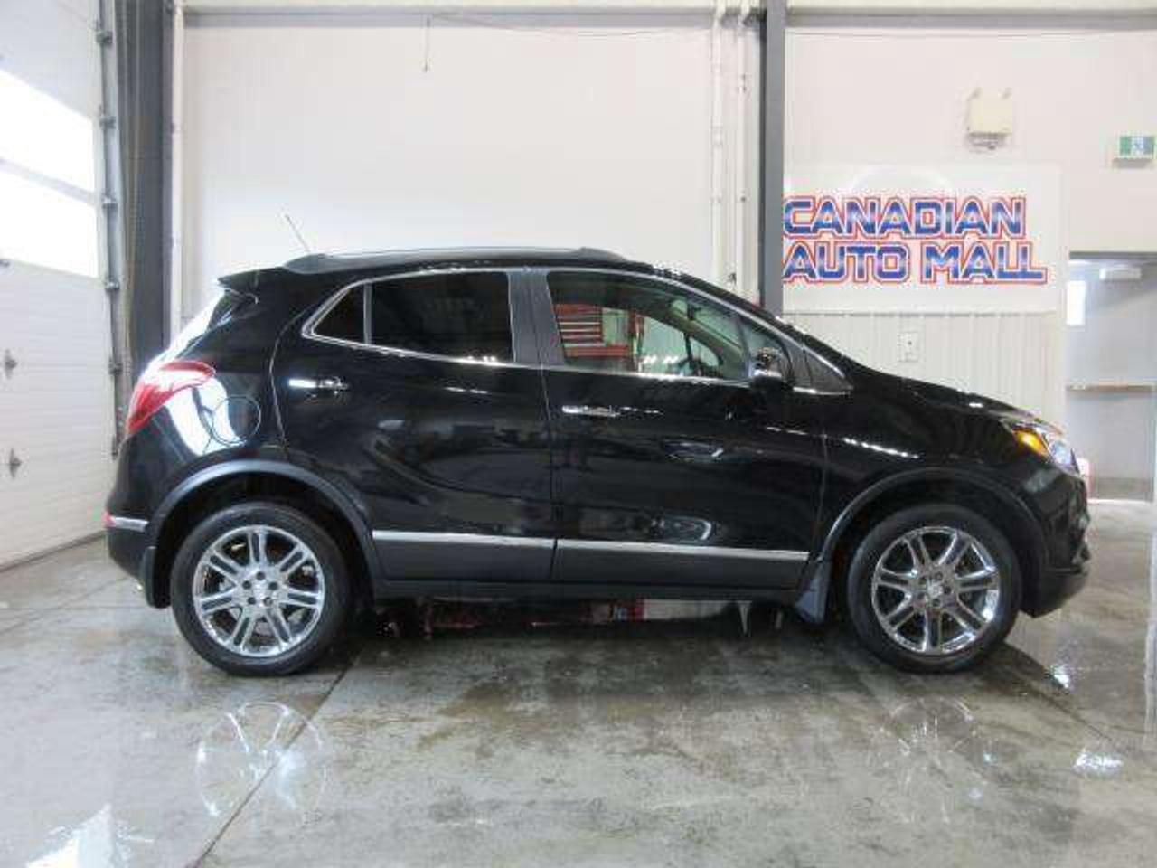 2018 Buick Encore GX ESSENCE AWD, NAV, ROOF, LEATHER, JUST 43K! Photo