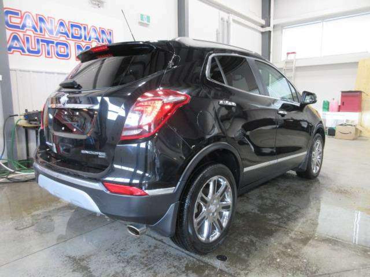 2018 Buick Encore ESSENCE AWD, NAV, ROOF, LEATHER, JUST 43K! Photo