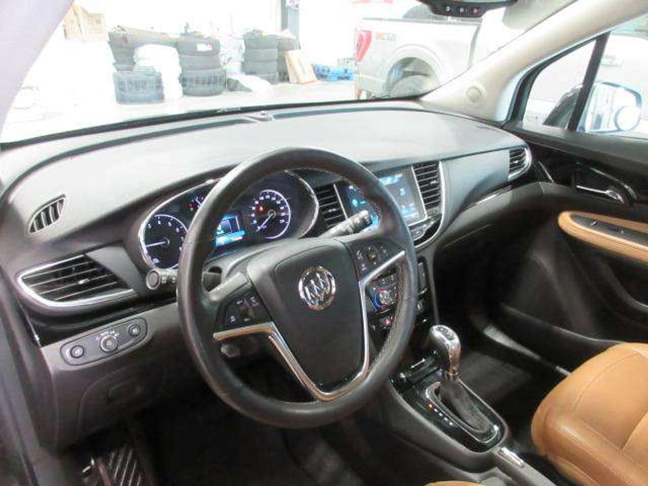 2018 Buick Encore ESSENCE AWD, NAV, ROOF, LEATHER, JUST 43K! Photo