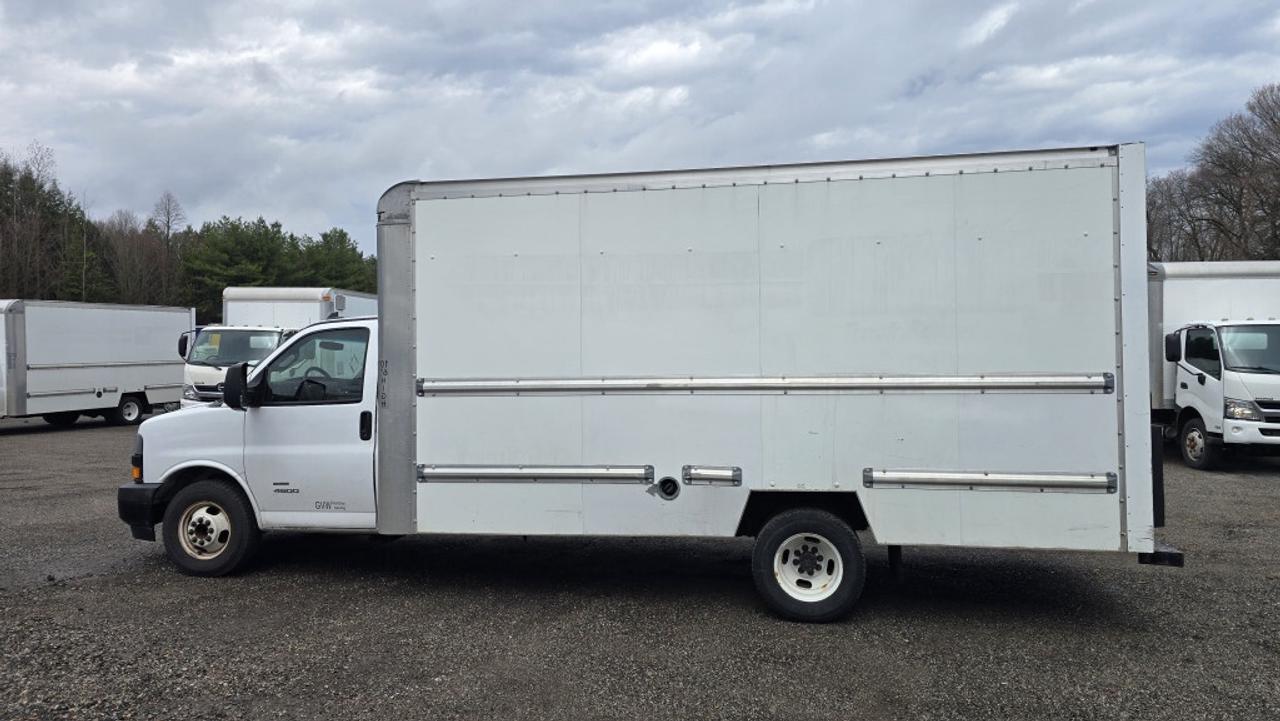 2019 Chevrolet Express G4500 - 16Ft - V8 Gasoline + Ramp Photo0