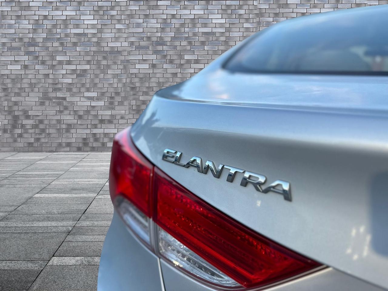 2012 Hyundai Elantra GLS Photo