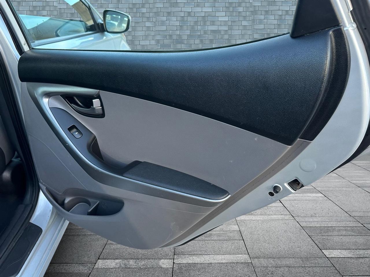 2012 Hyundai Elantra GLS Photo