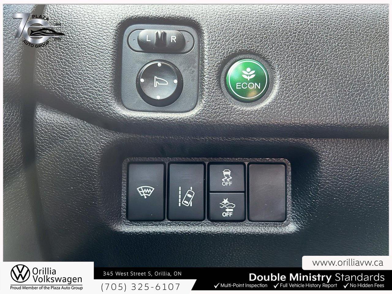 2018 Honda Pilot EX Heated Front Seats    Smart Device Integration Photo
