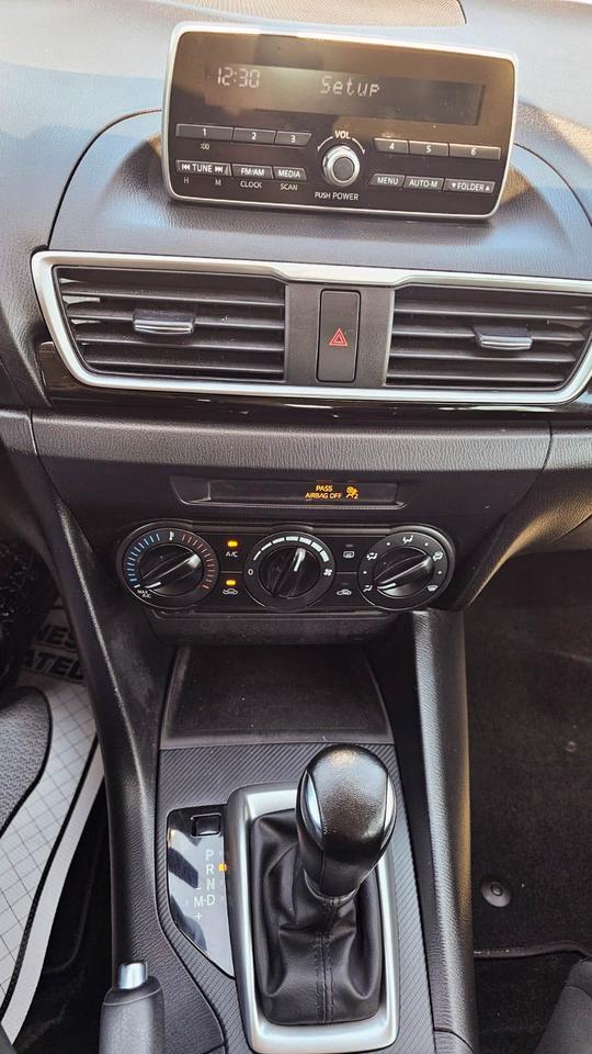 2015 Mazda MAZDA3 GX Photo
