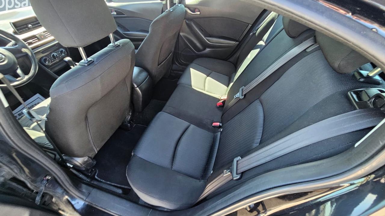 2015 Mazda MAZDA3 GX Photo