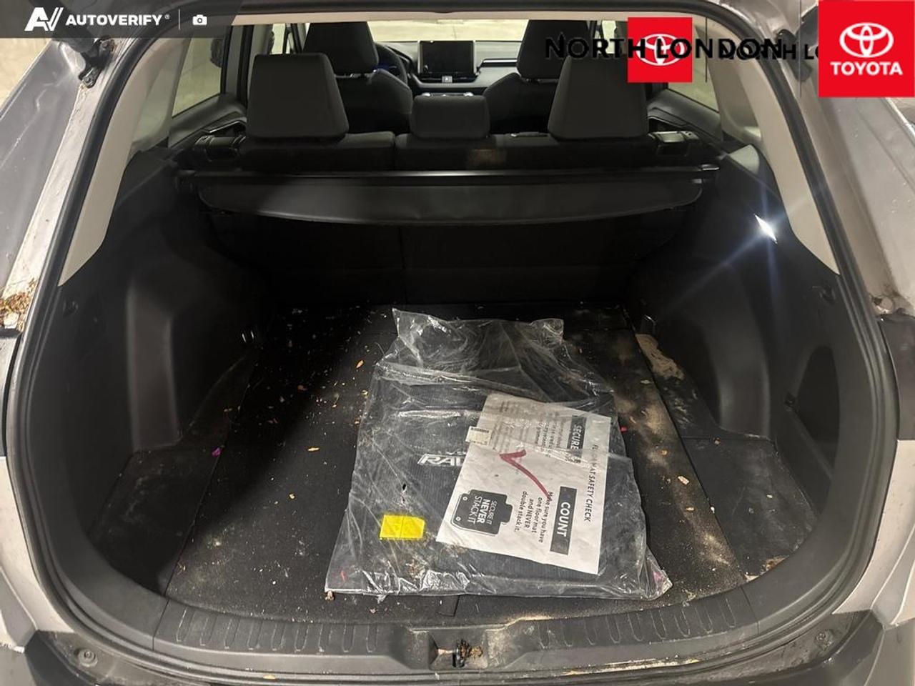 2023 Toyota RAV4 XLE 4dr All-wheel Drive Photo