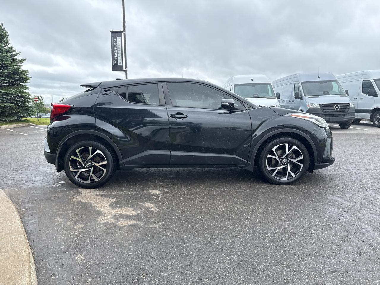 2020 Toyota C-HR LE FWD Photo4
