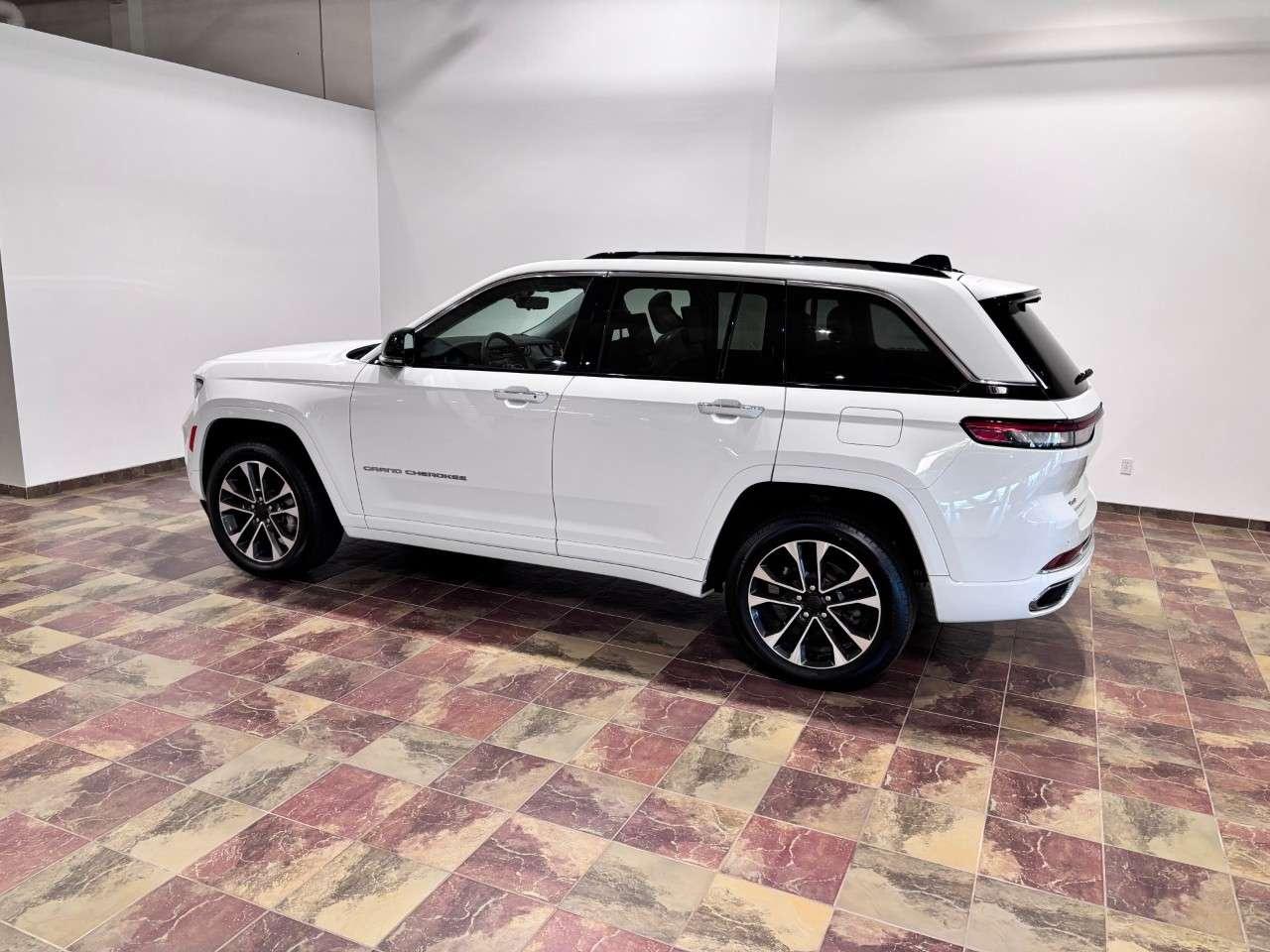 2023 Jeep Grand Cherokee OVERLAND 4X4 Photo