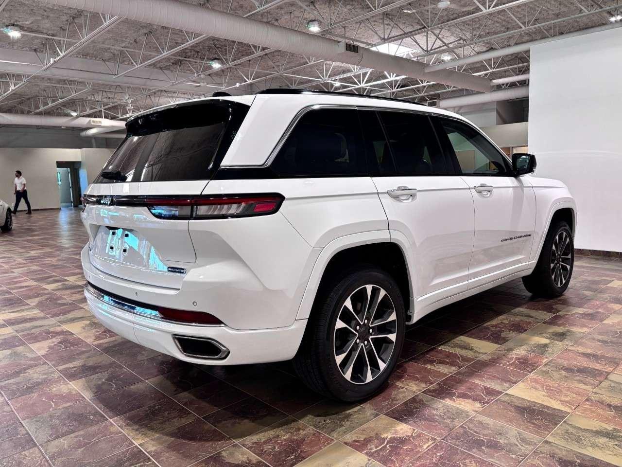 2023 Jeep Grand Cherokee OVERLAND 4X4 Photo