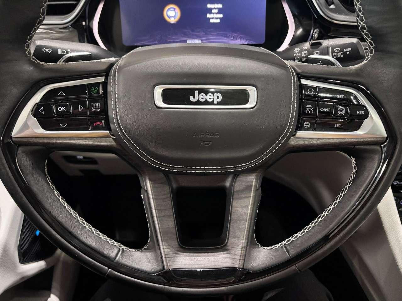 2023 Jeep Grand Cherokee OVERLAND 4X4 Photo