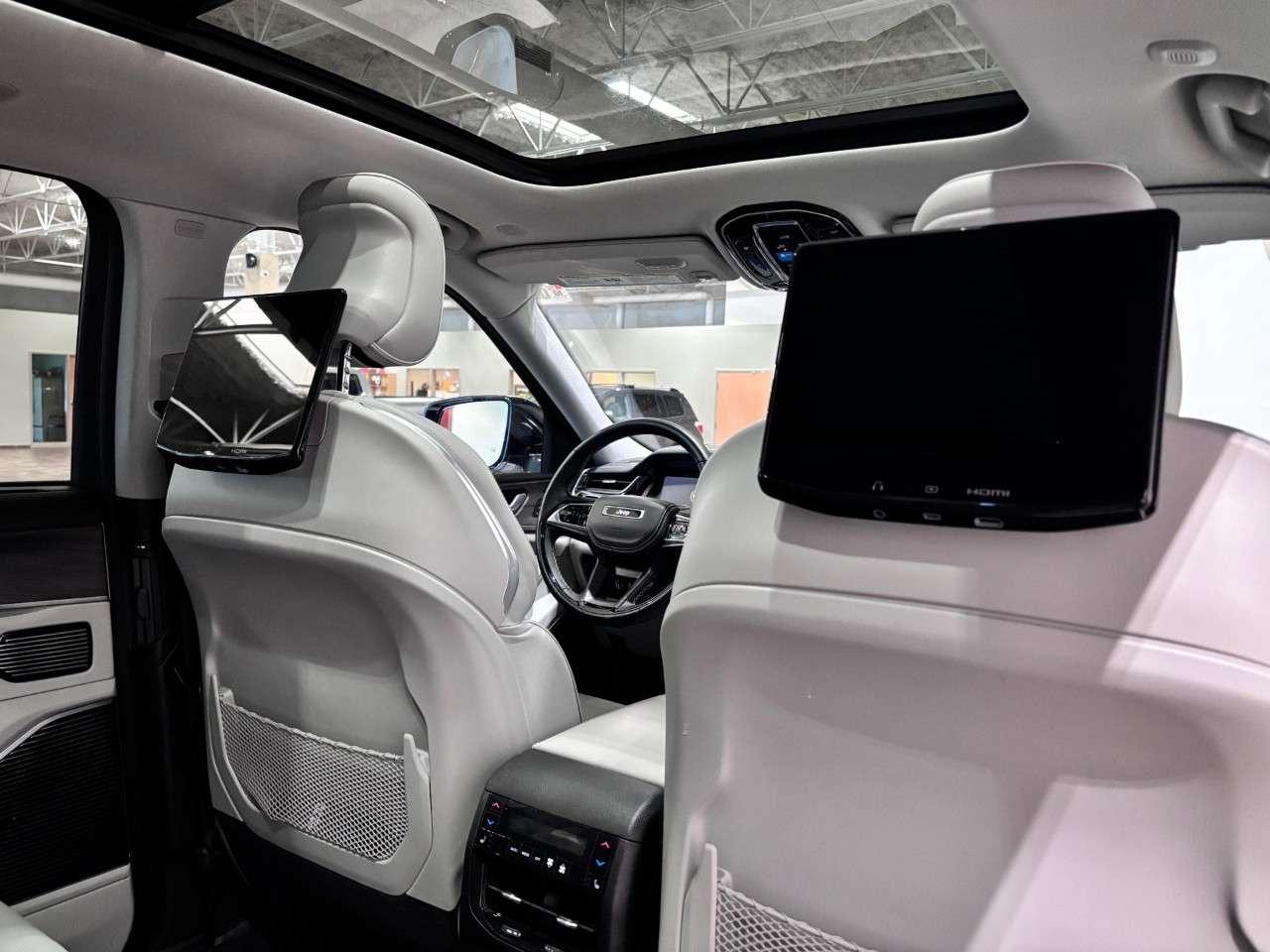 2023 Jeep Grand Cherokee OVERLAND 4X4 Photo
