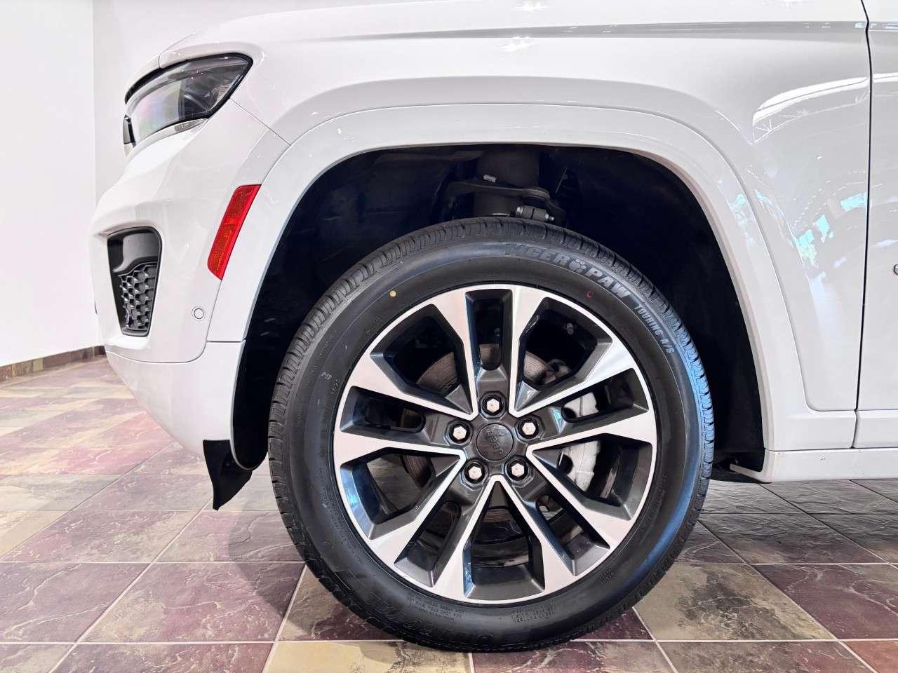 2023 Jeep Grand Cherokee OVERLAND 4X4 Photo