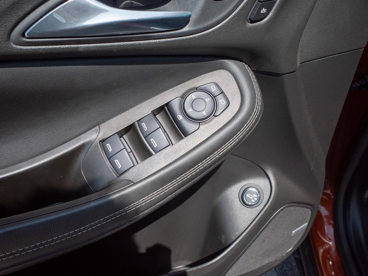 2021 Buick Encore GX Essence - Power Liftgate   Leather Seats Photo