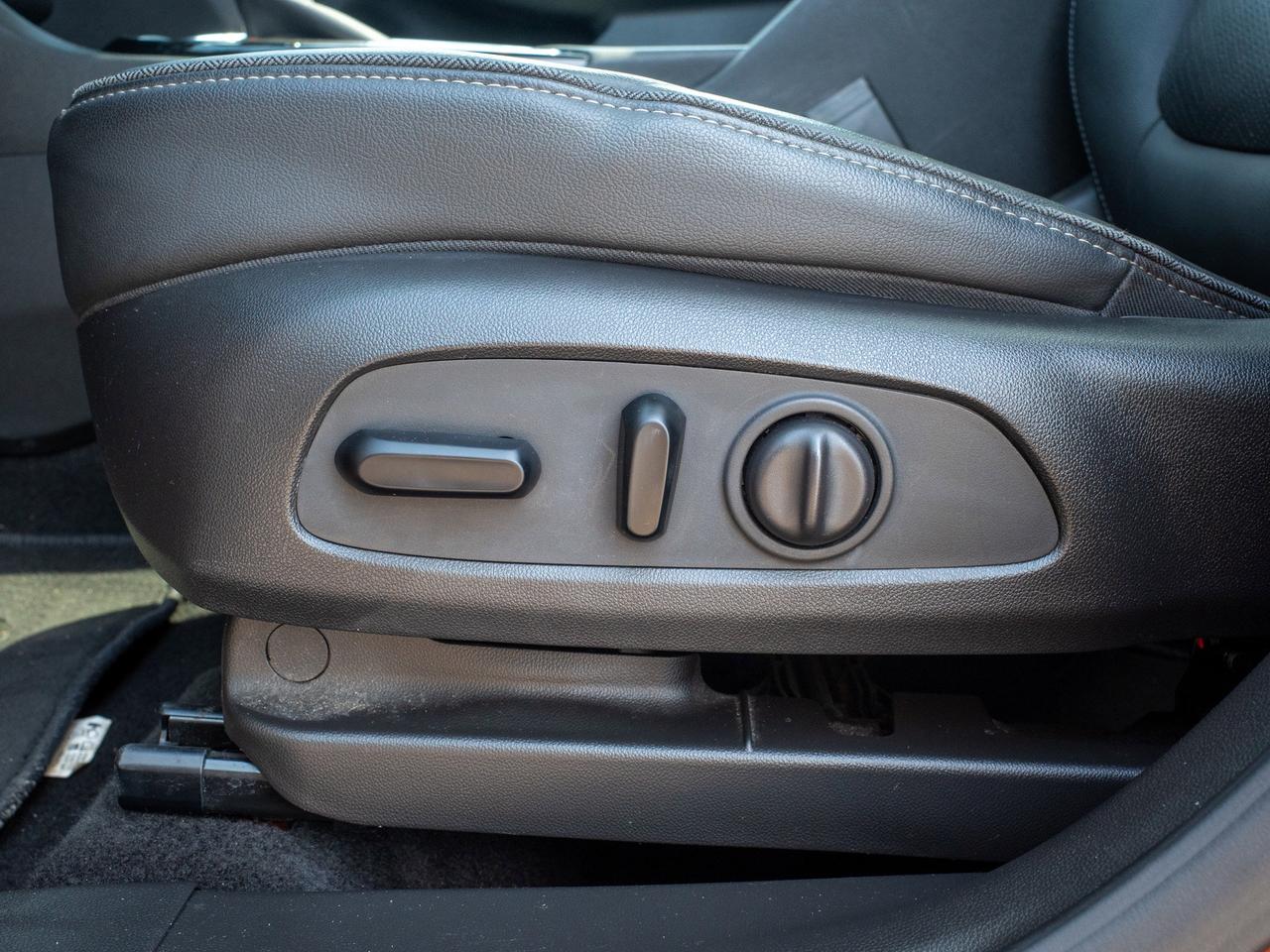 2021 Buick Encore GX Essence - Power Liftgate   Leather Seats Photo