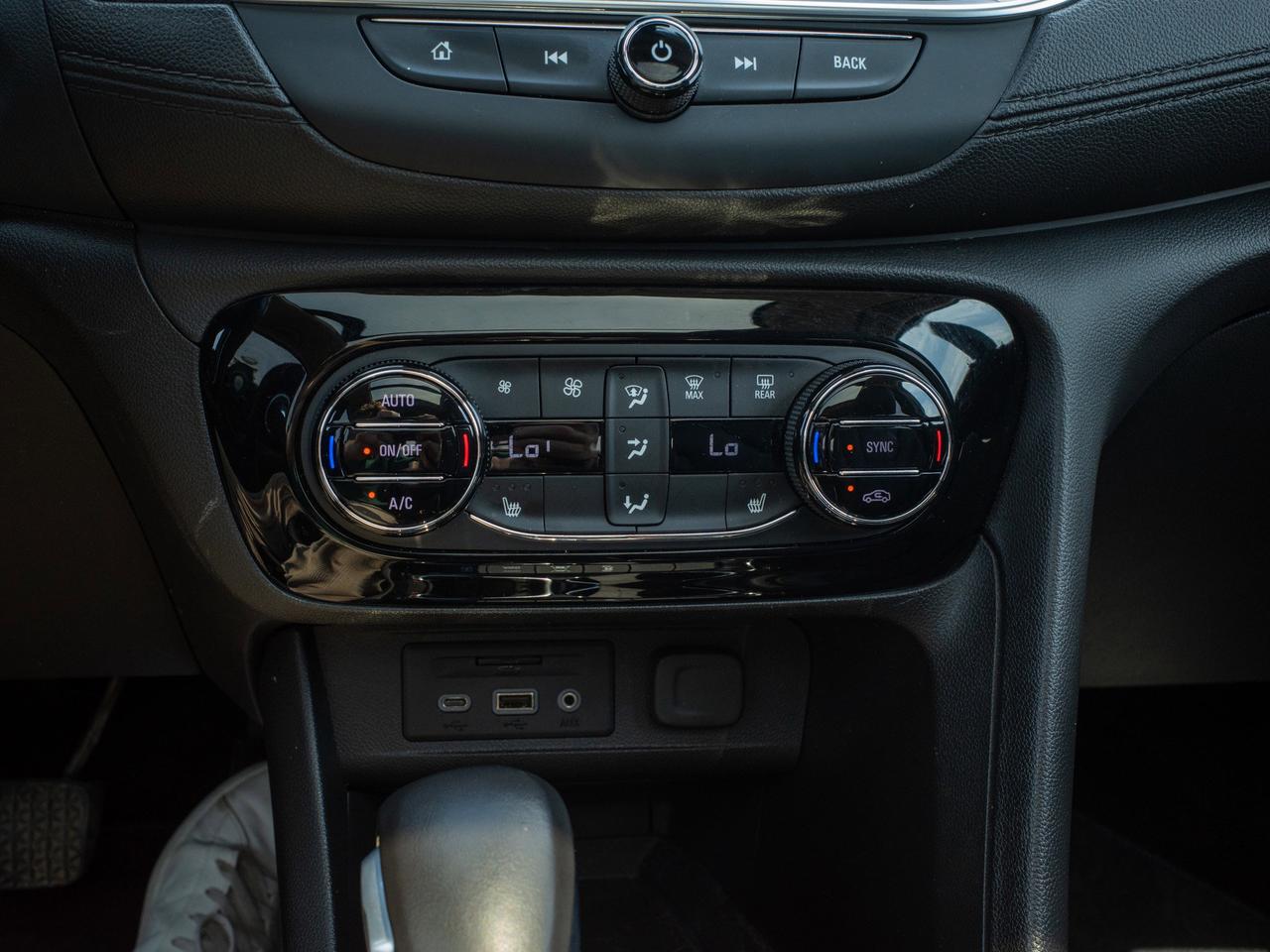 2021 Buick Encore GX Essence - Power Liftgate   Leather Seats Photo
