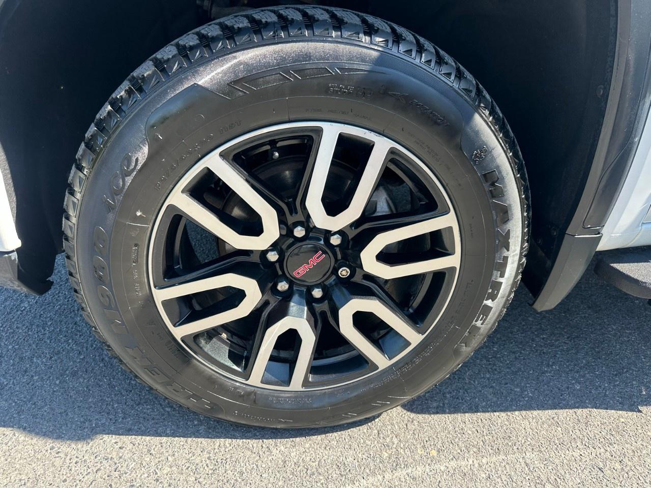 2022 GMC Sierra 1500 Crew Cab Standard Box 4-Wheel Drive AT4 Photo