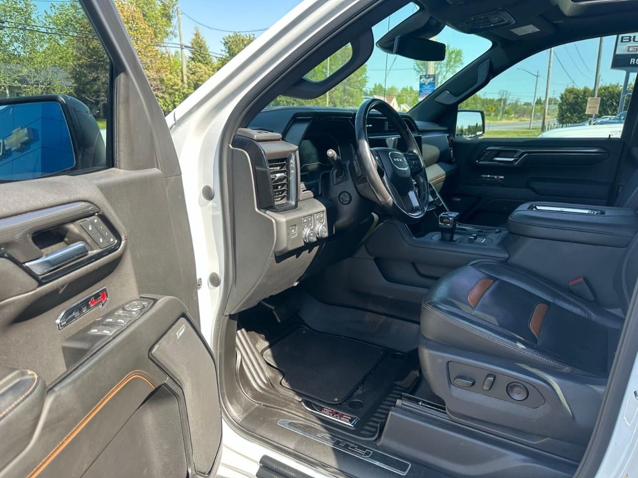 2022 GMC Sierra 1500 Crew Cab Standard Box 4-Wheel Drive AT4 Photo