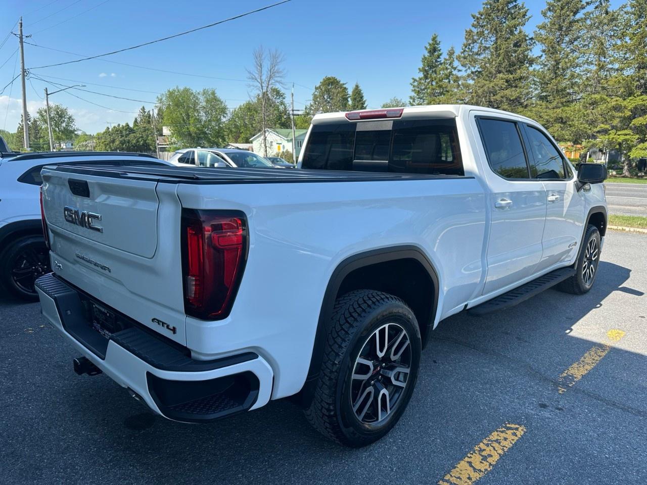 2022 GMC Sierra 1500 Crew Cab Standard Box 4-Wheel Drive AT4 Photo