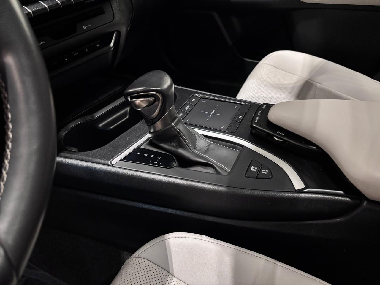 2019 Lexus UX 250H PREMIUM PACKAGE Photo