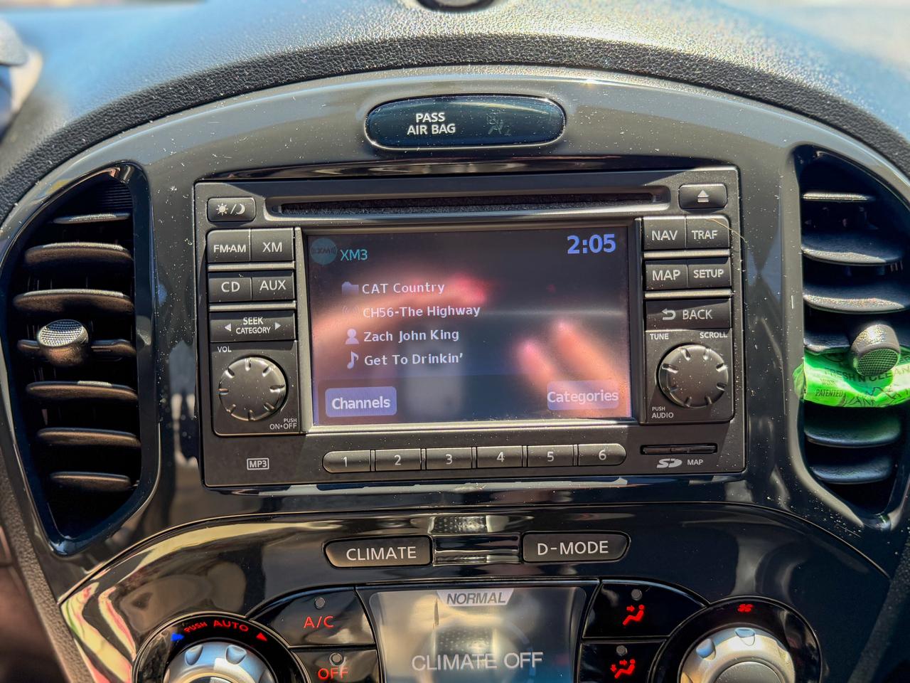 2011 Nissan Juke SL/LOW KM/NAVI/ROOF/LEATHER/NO ACCIDENTS Photo