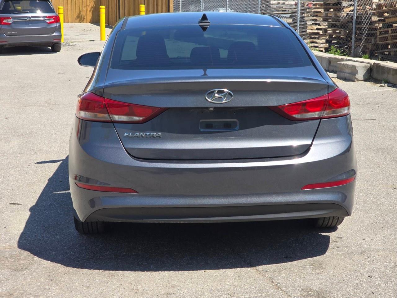 2017 Hyundai Elantra 4DR SDN AUTO GL Photo4